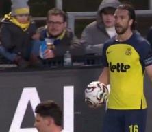 Bel&ccedil;ika ligindeki ma&ccedil;ta futbolcular oru&ccedil; a&ccedil;tı