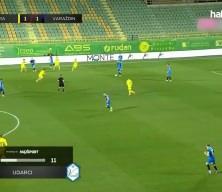 B&ouml;yle gol 100 yılda bir g&ouml;r&uuml;l&uuml;r! Top bir anda y&uuml;kseldi kimse ne olduğunu anlayamadı