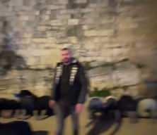 İsrail polisi, Eski Şehir surları &ouml;n&uuml;nde teravih kılmak isteyen Filistinlilere saldırdı 