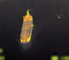 İsve&ccedil;, Rusya'ya ait tankere askeri &ccedil;ıkartma yaptı