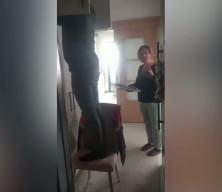 Yeni evine kavuşan depremzede: 'Kafamı kesseler AK Parti'den başkasına oy vermem'