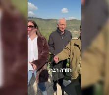 Netanyahu'dan yeni video: Yaşadığını ispat etmek i&ccedil;in sokak sokak geziyor