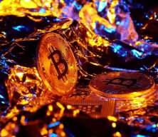 Savaşın g&ouml;lgesinde Bitcoin y&uuml;kselişte: 75 bin dolara yaklaştı