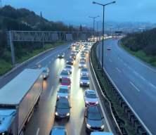 Yollarda bayram tatilinden d&ouml;n&uuml;ş yoğunluğu başladı