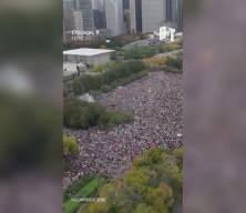 ABD halkı sokaklara d&ouml;k&uuml;ld&uuml;! "Krallara hayır" isyanı: Trump'a karşı tarihi protesto