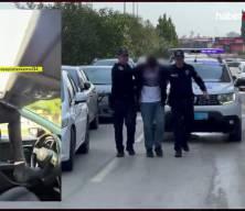 Adana'da otomobili ayağıyla kullanan s&uuml;r&uuml;c&uuml; yakalandı