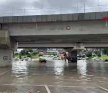 Adana'yı sağanak vurdu! Yollar g&ouml;le d&ouml;nd&uuml;