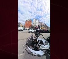 Bah&ccedil;elievler'de motosikletli zabıta memuru yaralı bebeği hastaneye yetiştirdi