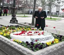 Devlet Bah&ccedil;eli, Muhsin Yazıcıoğlu'nun kabrini ziyaret etti