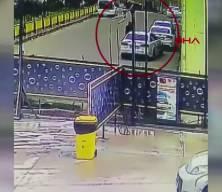 El freni &ccedil;ekilmeyen otomobil ana yola fırlayıp kazaya neden oldu