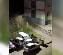 Eski eşiyle tartışan şahsa komşular meydan dayağı attı