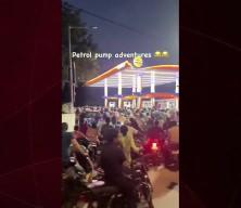 H&uuml;rm&uuml;z Boğazı'nın kapanması Hindistan'ı vurdu! &Uuml;lkedeki kaos kameralara yansıdı