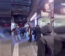 Kapalı &Ccedil;arşı&rsquo;da meydan muharebesi: Birbirlerini boğazladılar! O anlar kamerada