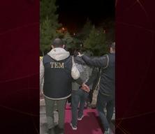 Nevruz etkinliğinde ter&ouml;r &ouml;rg&uuml;t&uuml;yle ilişkilendirilen pankart a&ccedil;an 6 ş&uuml;pheli g&ouml;zaltına alındı