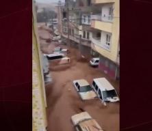 Şanlıurfa'da etkili olan sağanağın korkutucu g&ouml;r&uuml;nt&uuml;leri ortaya &ccedil;ıktı