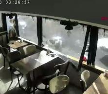 Sarıyer&rsquo;de boşanma aşamasındaki eşinin iş yerini soyan eş kameralara yakalandı