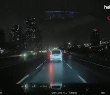 TEM&rsquo;de iki aracın &ccedil;arpışma anı kamerada