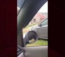 Yaşlı amcanın y&ouml;resel tabirlerle yol tarifi dinleyenleri g&uuml;ld&uuml;rd&uuml;