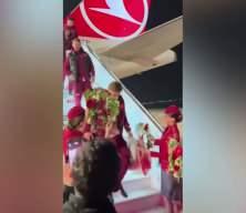 24 yıllık hasreti bitiren ''Bizim &Ccedil;ocuklar'' &ccedil;i&ccedil;eklerle karşılandı