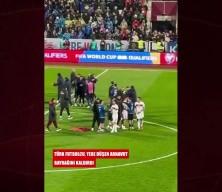 A milli takım oyuncusu Abd&uuml;lkerim Bardakcı'dan Priştinede alkışlanan centilmenlik &ouml;rneği