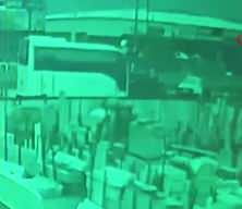 Antalya'da g&ouml;z g&ouml;re g&ouml;re gelen kaza g&uuml;venlik kamerasında