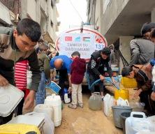 Gazze&rsquo;ye T&uuml;rk yardım vakfı aracılığı ile 600 bin litre i&ccedil;me suyu ulaştırıldı