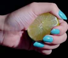 Restoranda bir  dilim limon i&ccedil;in 25 lira &uuml;cret m&uuml;şteriyi isyan ettirdi