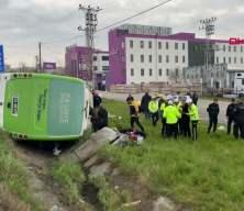 Samsun&rsquo;da yolcu otob&uuml;s&uuml; devrildi: 11 yaralı
