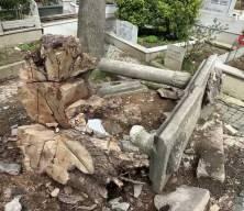 Sarıyer&rsquo;de İBB&rsquo;ye mezarlık isyanı: Dilek&ccedil;eler &ccedil;&ouml;pe, kabirler enkaza d&ouml;nd&uuml;