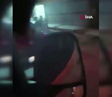 Trafikte sinirlerine hakim olamayan s&uuml;r&uuml;c&uuml; tartıştığı s&uuml;r&uuml;c&uuml;ye saldırınca rekor ceza da ka&ccedil;ınılmaz oldu