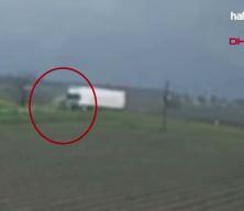 Adana'da feci kaza: Tır ile &ccedil;arpışan otomobilin gen&ccedil; s&uuml;r&uuml;c&uuml;s&uuml; hayatını kaybetti