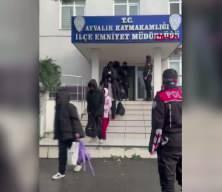 Ayvalık'ta 37 ka&ccedil;ak g&ouml;&ccedil;men ve 6 organizat&ouml;r yakalandı