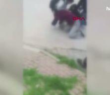 Bursa'da okul &ccedil;ıkışı dehşeti: Yere yatırdıkları kızı tekme tokat darbettiler