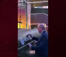 Cumhurbaşkanı Erdoğan, TAYFUN BLOK-4 hipersonik balistik f&uuml;zesine imzasını attı