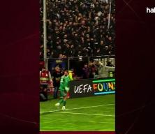 Donnarumma'nın penaltı notlarını alan Bosna Hersekli top toplayıcı g&uuml;ndem oldu