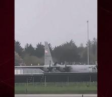 İrlanda'da bir şahıs Amerikan askeri u&ccedil;ağına baltayla saldırdı