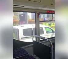 İsrail konsolosluğu &ouml;n&uuml;nde &ccedil;ıkan &ccedil;atışma anında  otob&uuml;steki yolcular panik yaşadı