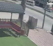 Kontrols&uuml;z kavşak dehşeti: Otomobille &ccedil;arpışan motorlu yaralandı