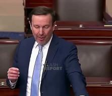 Murphy&rsquo;den Trump&rsquo;a sert su&ccedil;lama: A&ccedil;ık bir savaş su&ccedil;u tehdidi