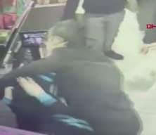 Pendik'te m&uuml;şteri ile kasiyer kavgasında yumruklar konuştu