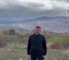 Sivas'ta kış uykusundan uyanan anne ayı ve yavruları yola indi