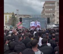 S&uuml;per Lige &ccedil;ıkacak ilk takım belli olmak &uuml;zere! Batman'lılar meydanları doldurdu