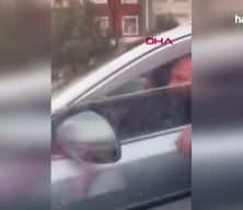 &lsquo;Yayaya yol verdin&rsquo; diye ter&ouml;r estirdi: '&Ccedil;ocuğum var' feryadını duymadı, aracına saldırdı