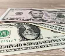 Ortodoğu'daki savaş  devam ederken Dolar savaş &ouml;ncesine d&ouml;nerken altın yine zirveyi test etti