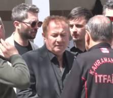 Eşinin cenazesinde fenalaştı, sağlık&ccedil;ılar m&uuml;dahale etti