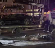 İstanbul'da l&uuml;ks otomobil kaza yaptı: Yaralılar var