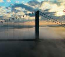 İstanbul'daki yoğun sis Boğaz'da g&ouml;rsel ş&ouml;len oluşturdu