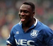 Kendini oyuna aldı, tarihe ge&ccedil;ti! Amokachi&rsquo;den unutulmaz &ccedil;ifte gol