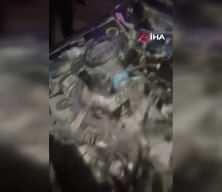 K&ouml;pr&uuml; bariyerlerine &ccedil;arparak par&ccedil;alanan otomobilin s&uuml;r&uuml;c&uuml;s&uuml; hayatını kaybetti