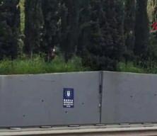 Mudanya'da faciaya davetiye &ccedil;ıkaran istinat duvarı her an ara&ccedil;ların &uuml;zerine &ccedil;&ouml;kebilir